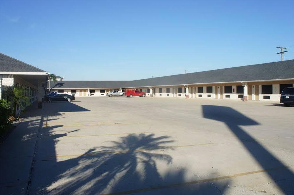 Americas Best Value Inn Harlingen Bagian luar foto