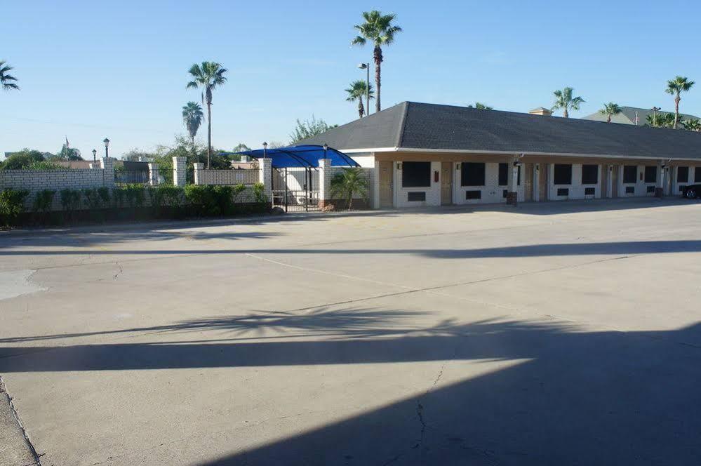 Americas Best Value Inn Harlingen Bagian luar foto