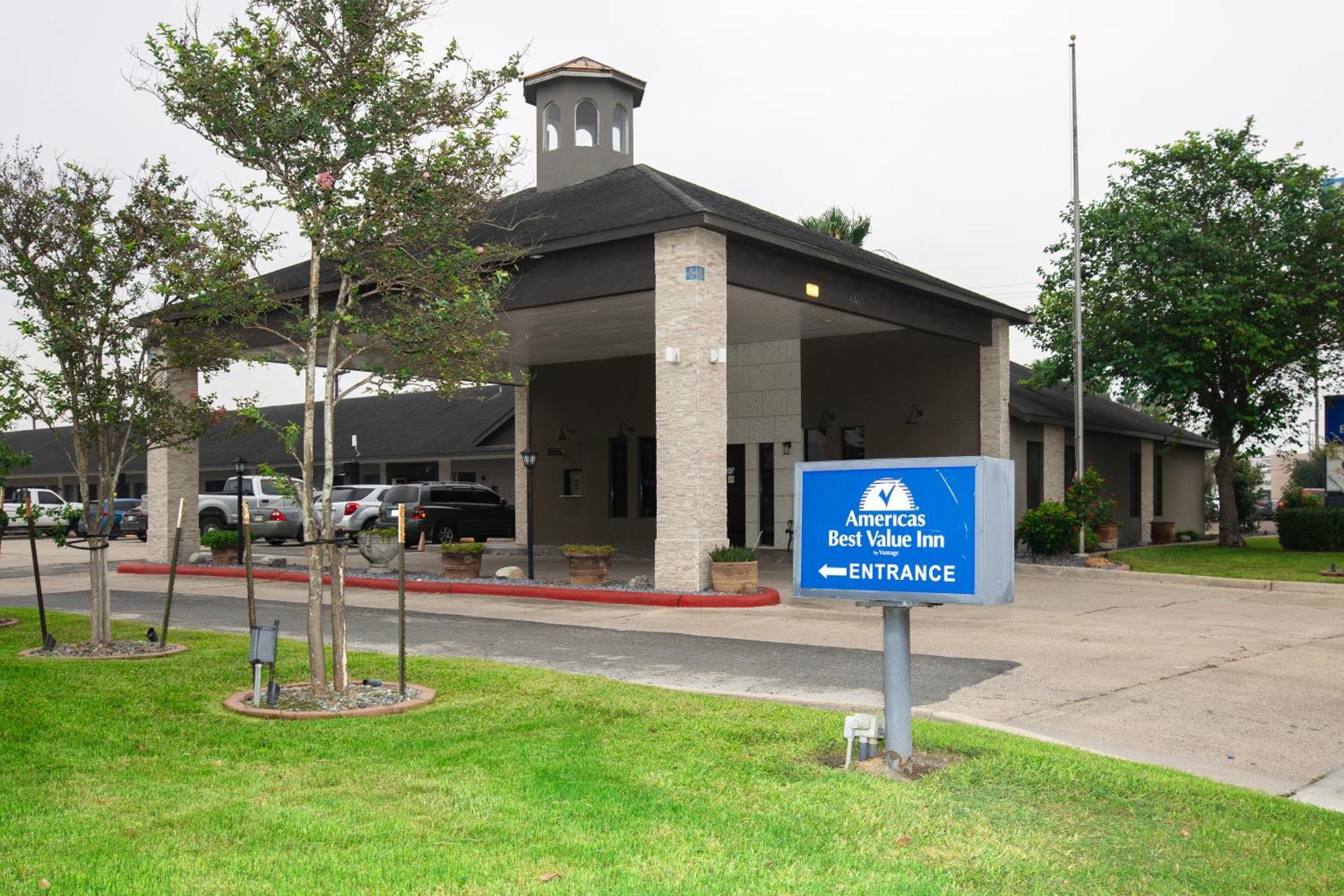 Americas Best Value Inn Harlingen Bagian luar foto