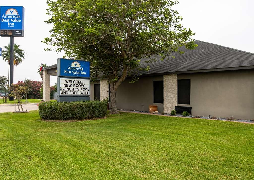 Americas Best Value Inn Harlingen Bagian luar foto