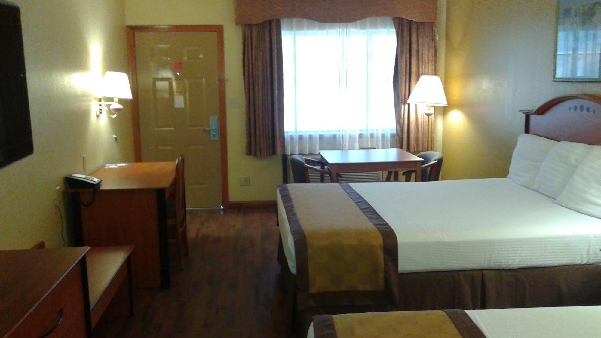 Americas Best Value Inn Harlingen Bagian luar foto